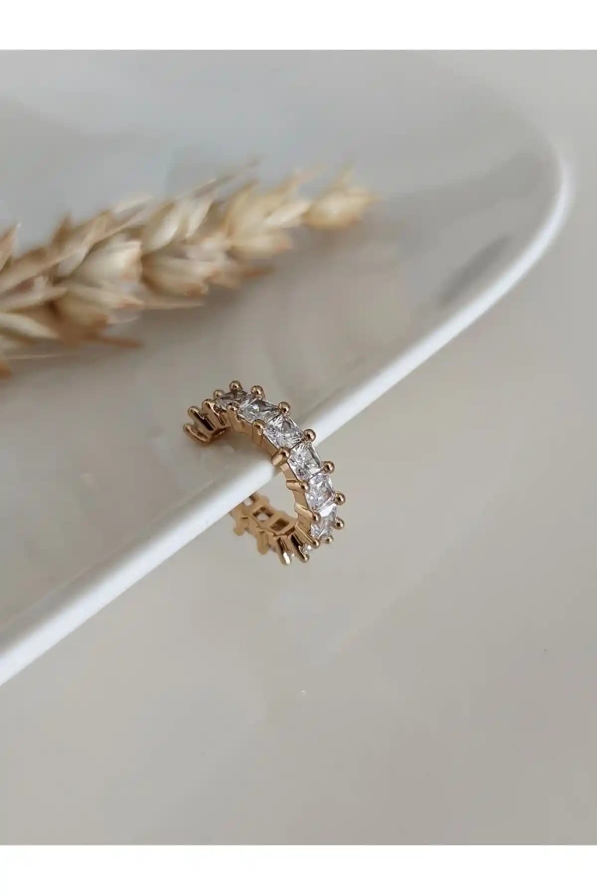 SU PERİSİ TAKI BIJUTERİ Kıkırdak Küpe ve Earcuff Modellerinin Karşılaştırması