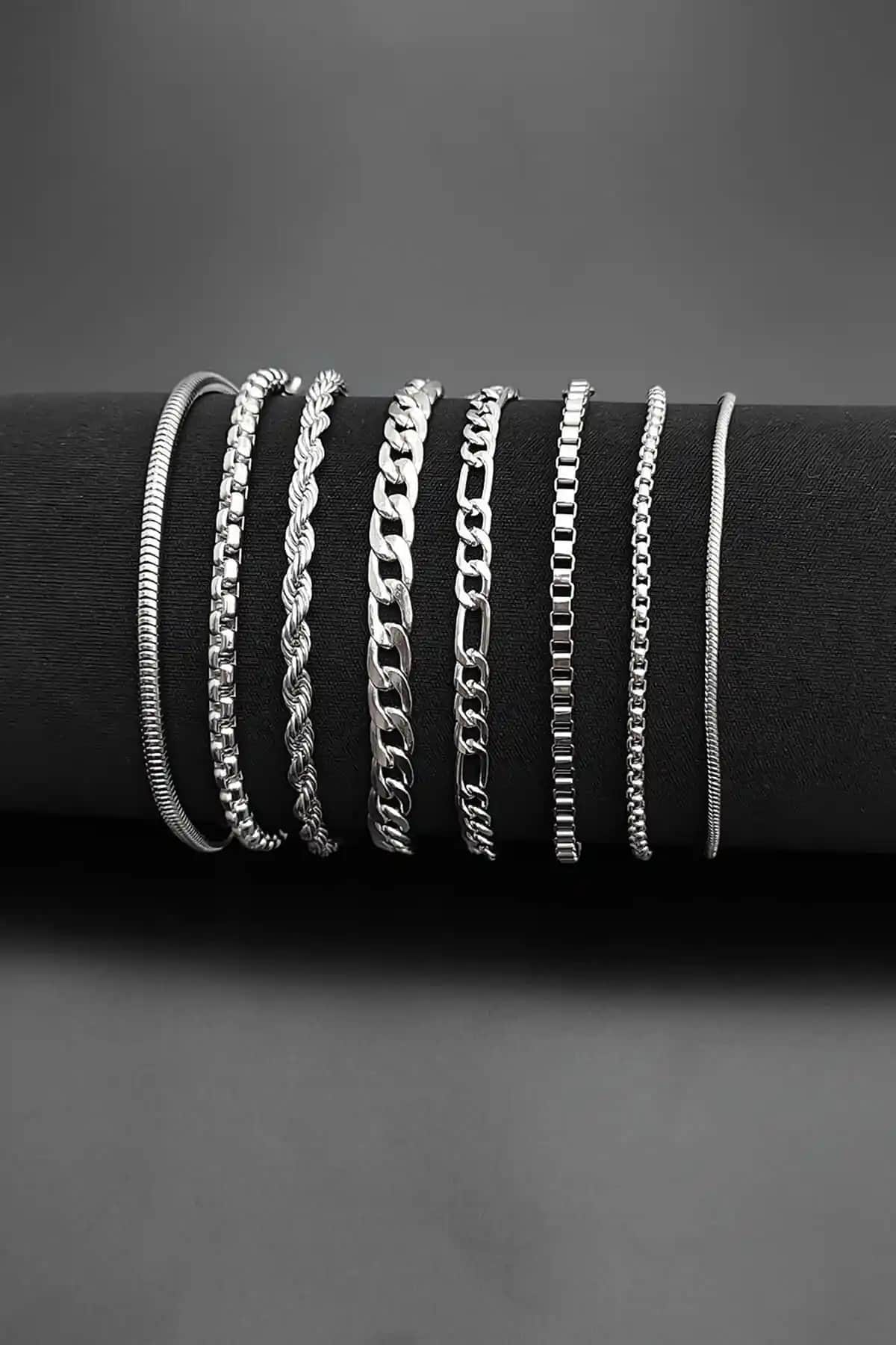 The Collection 8'li Gümüş Renk Erkek Bileklik Seti Karşılaştırması ve İncelikleri