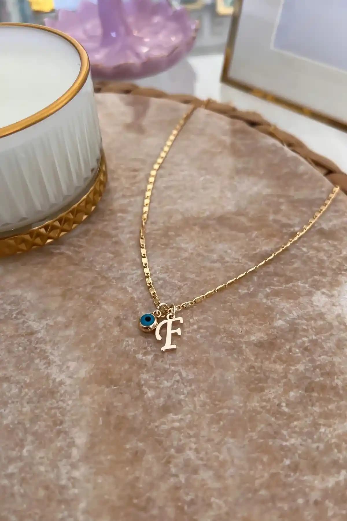 Trendy Butik Harf Kolye Altın Kaplama Şık ve Dayanıklı Tasarım Özellikleri
