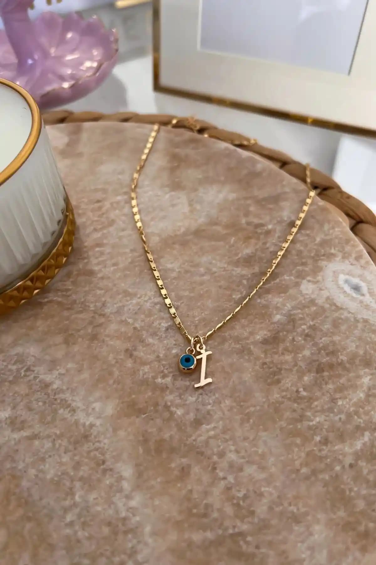 Trendyi ve Zarif Kişiye Özel İ Harfli Nazar Boncuklu Kolye Ürün Tanıtımı