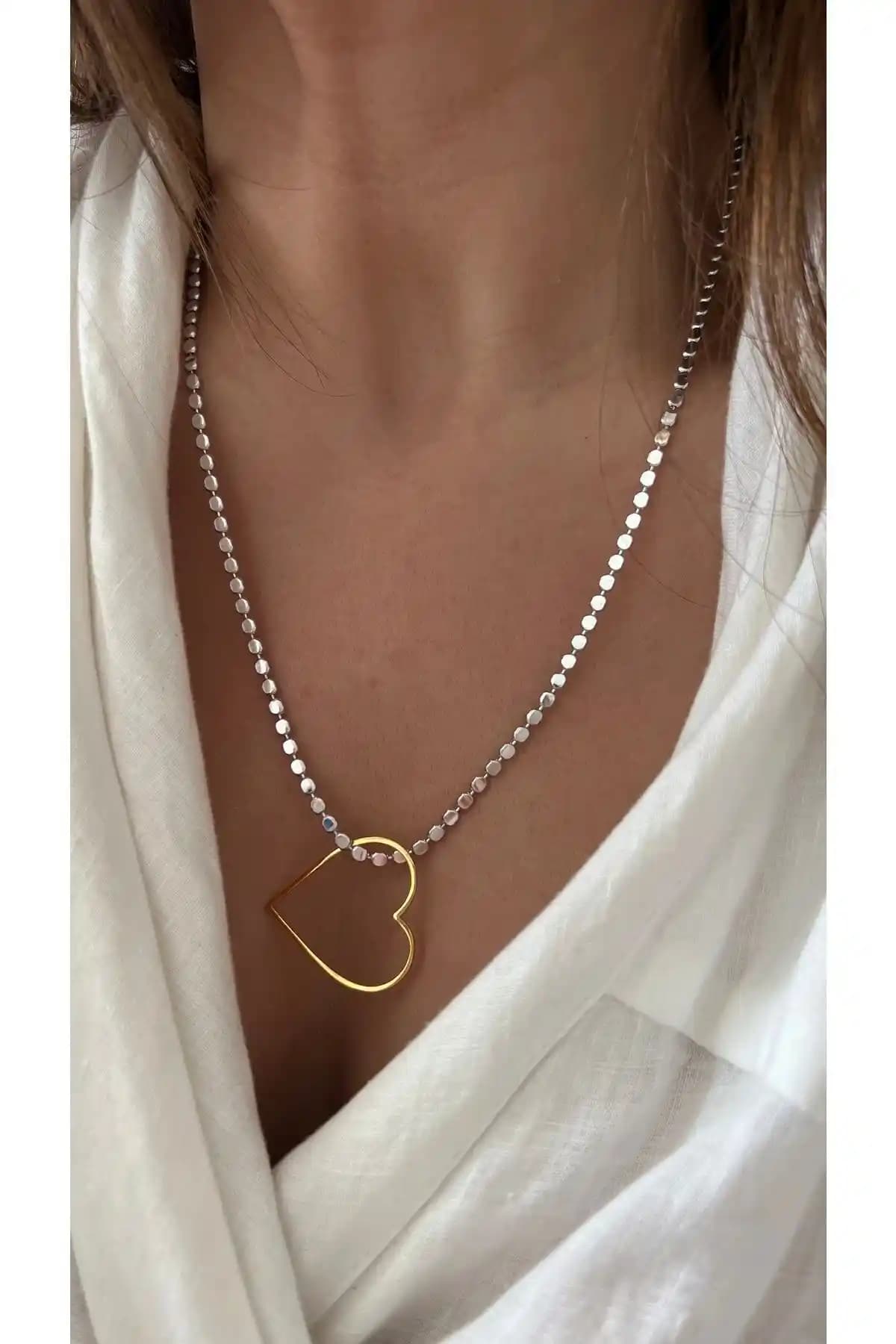 Vi Store Kalp Detaylı Silver Top Kolye: Zarif ve Şık Tasarım ile Günlük ve Özel Kullanım İçin