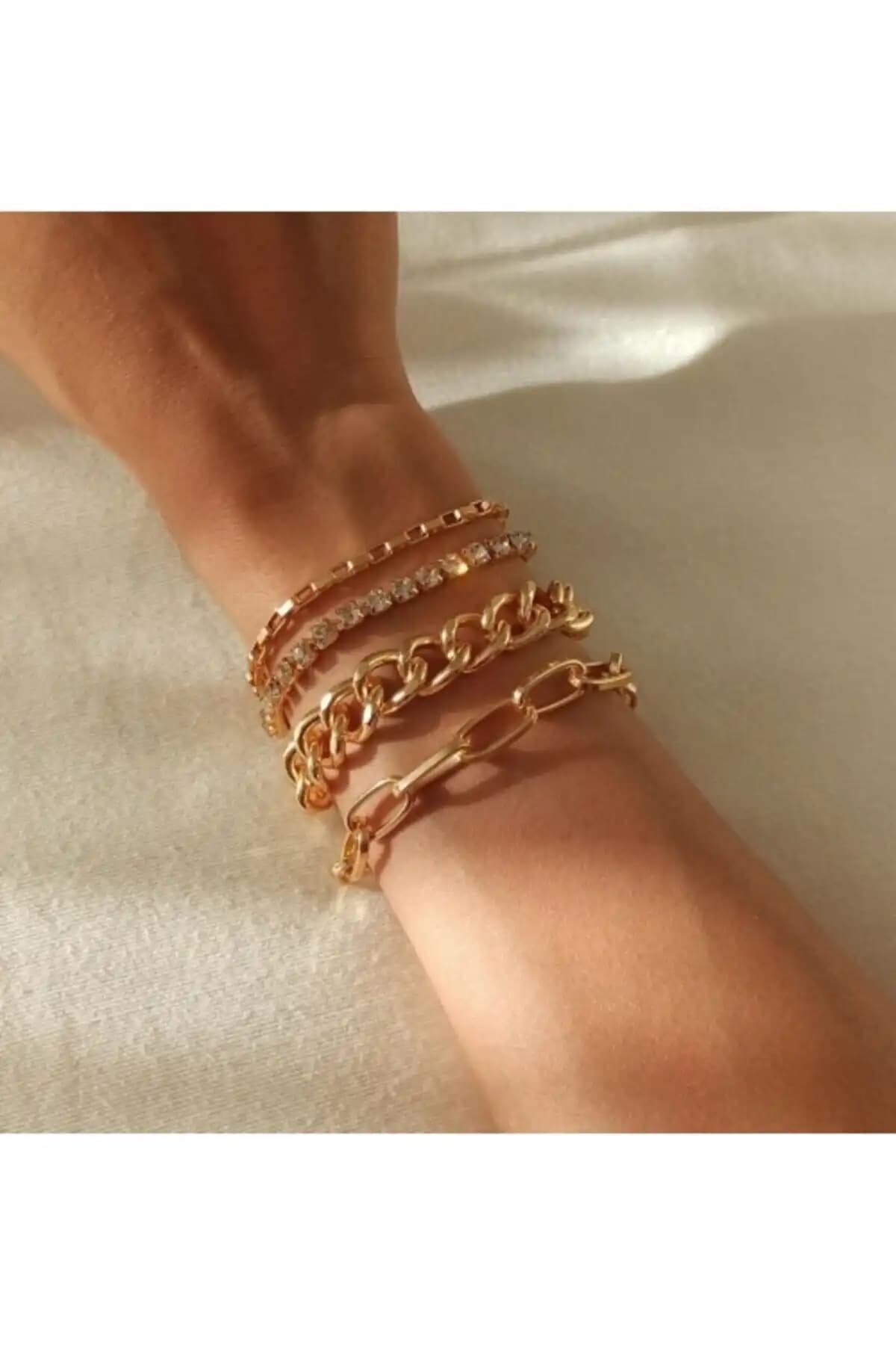 X-Lady Accessories Taşlı Dörtlü Kombin Bileklik: Modern ve Şık Takı Seçenekleri