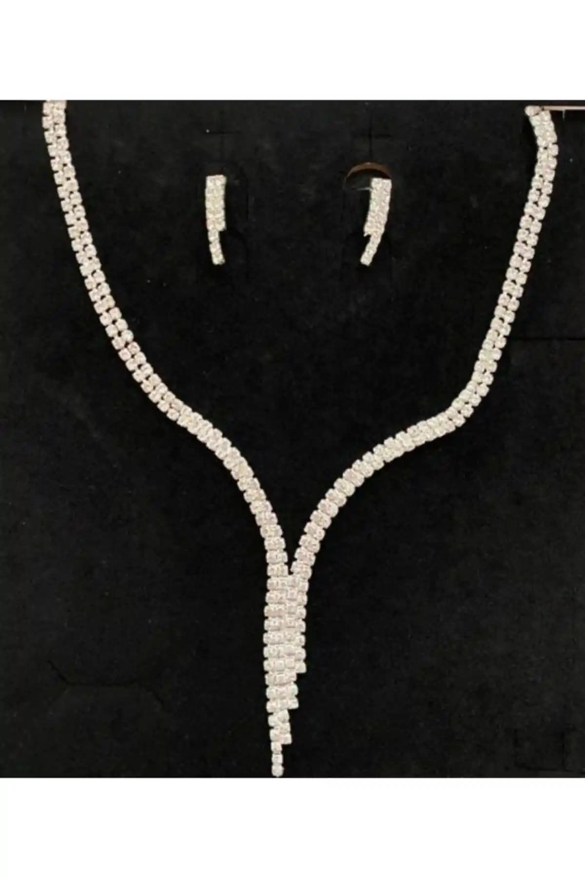 Yağmur Aksesuar ve Takı Dünyası Su Yolu Seti: Şıklık ve Zarafetin Modern Buluşması