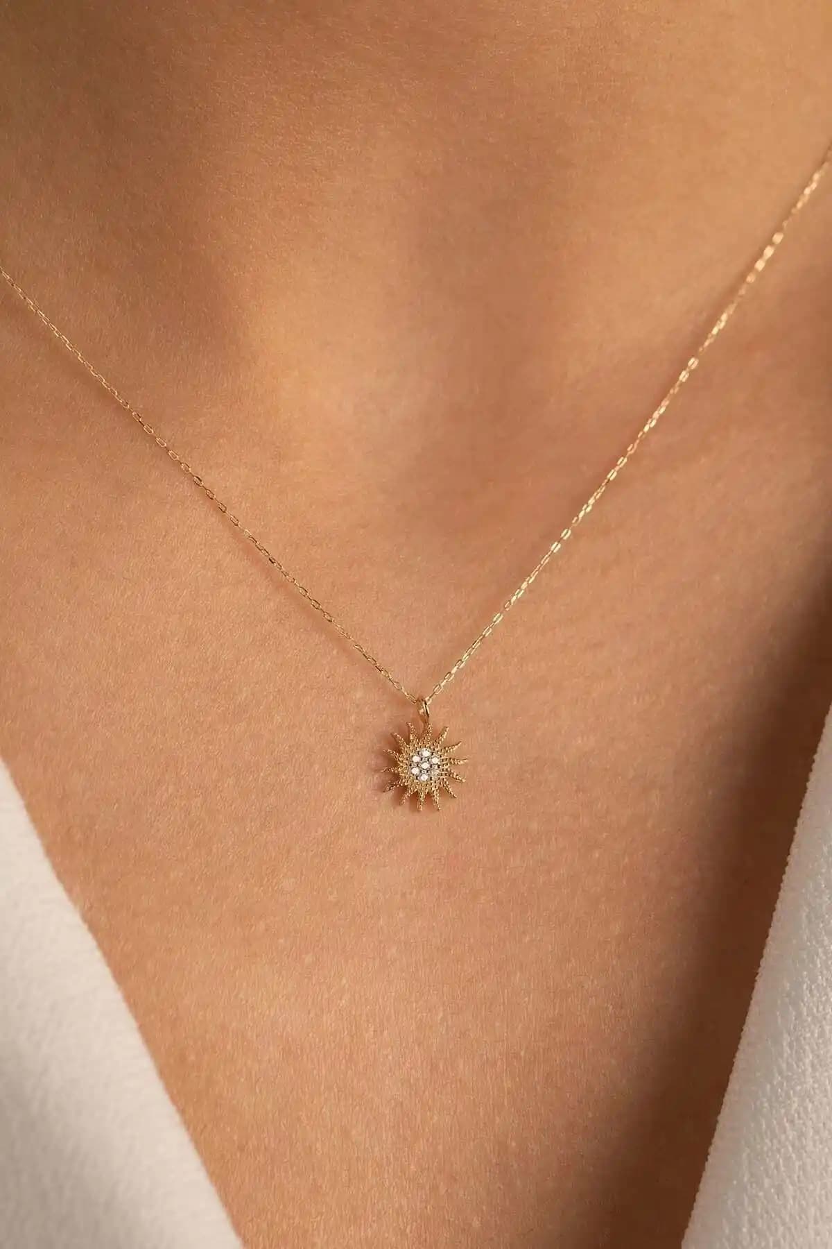 Yavuz Kuyumculuk Altın Güneş ve Kalp Zincir Kolye Karşılaştırması