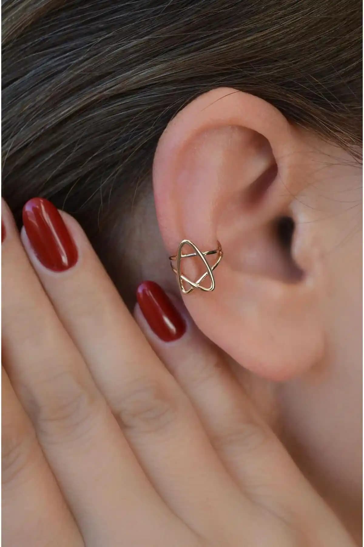 Yılz Şekilli Sıkıştırmalı Kıkırdak Küpe: Modern ve Dayanıklı Takı Seçeneği