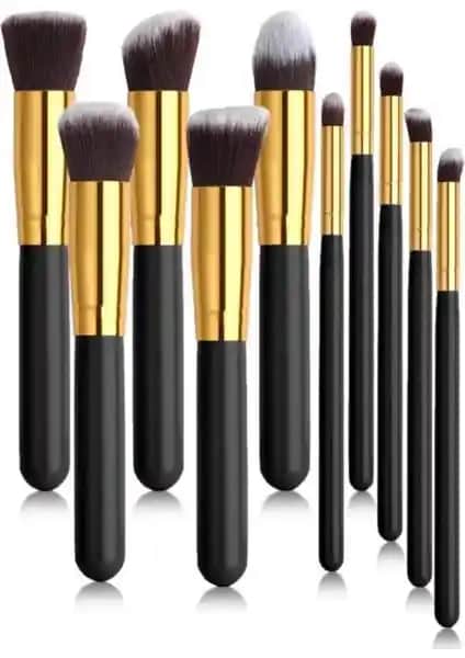 Makyaj Fırça Setleri Karşılaştırması: Siyah ve Pembe MUJGAN Ürünleri İncelemesi