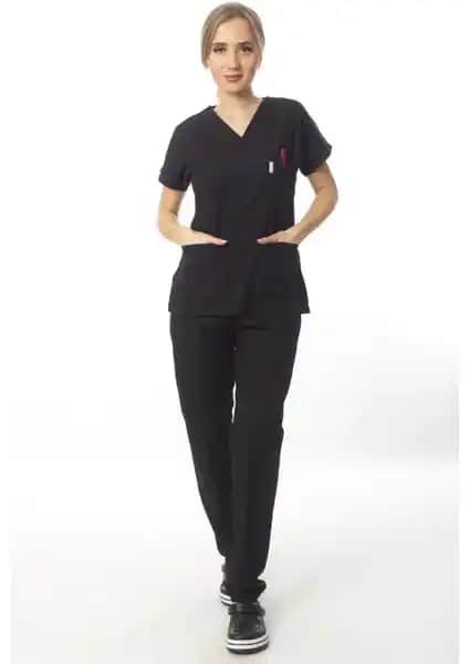 Sağlık Çalışanları İçin En Uygun Üniforma ve Forma Seçenekleri Karşılaştırması