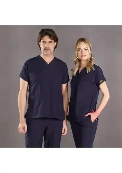 Sağlık Personeli İçin Hemşire ve Doktor Forması Karşılaştırması ve Özellikleri