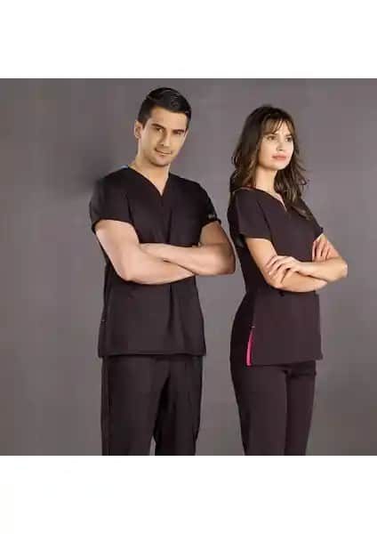 Sağlık Sektöründe Hemşire ve Doktor Forması Karşılaştırması ve Seçim Rehberi