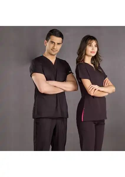 Sağlık Sektöründe Hemşire ve Doktor Forması Karşılaştırması ve Seçim Rehberi 1