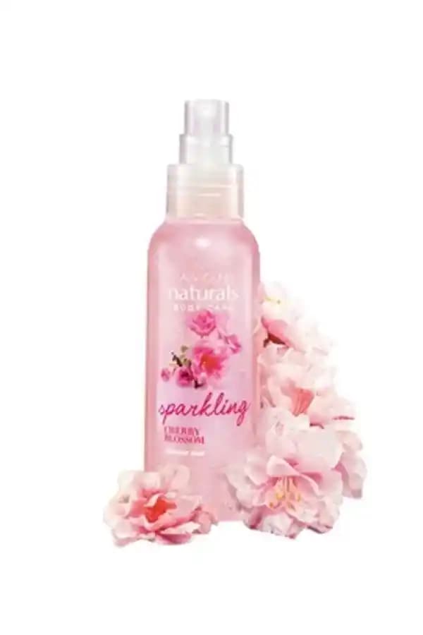 Avon Naturals Kiraz Çiçeği Kokulu Vücut Spreyi Günlük Ferahlık ve Doğal Aromayla Kullanıcıların Beğenisini Kazanıyor