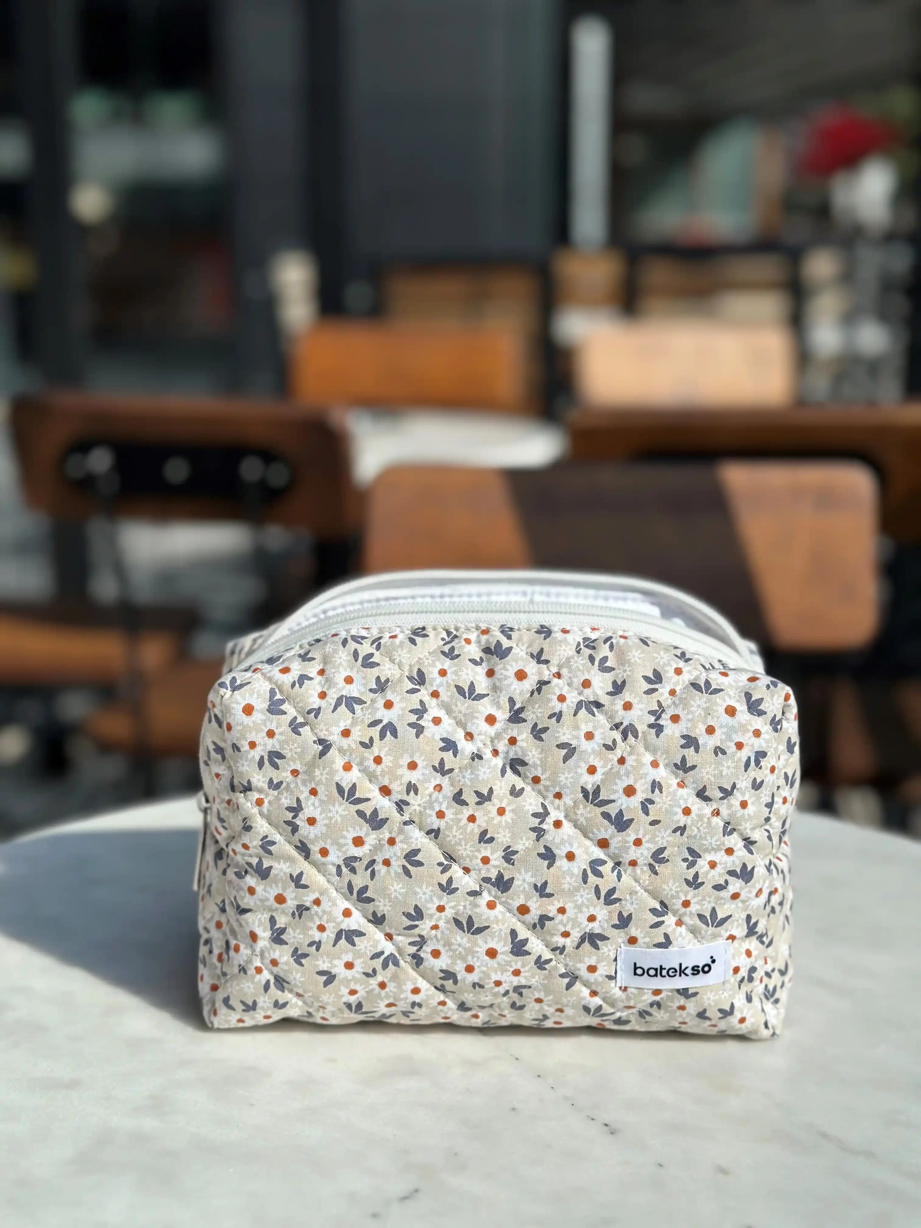 Büyük Boy Bej Renkli Makyaj Çantası Seçenekleri ve Özellikleri