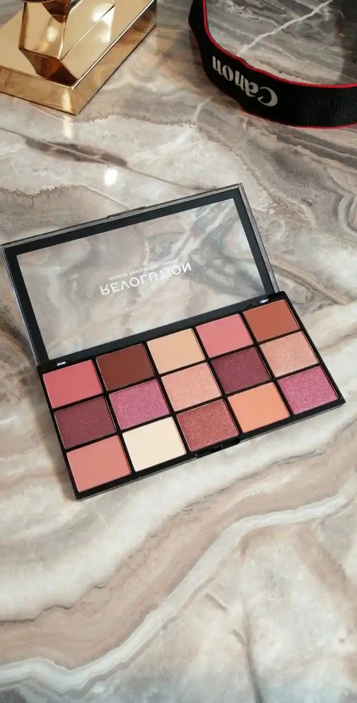 Büyük Far Paletleri ile Yaratıcı ve Çekici Makyaj Tasarımları Rehberi