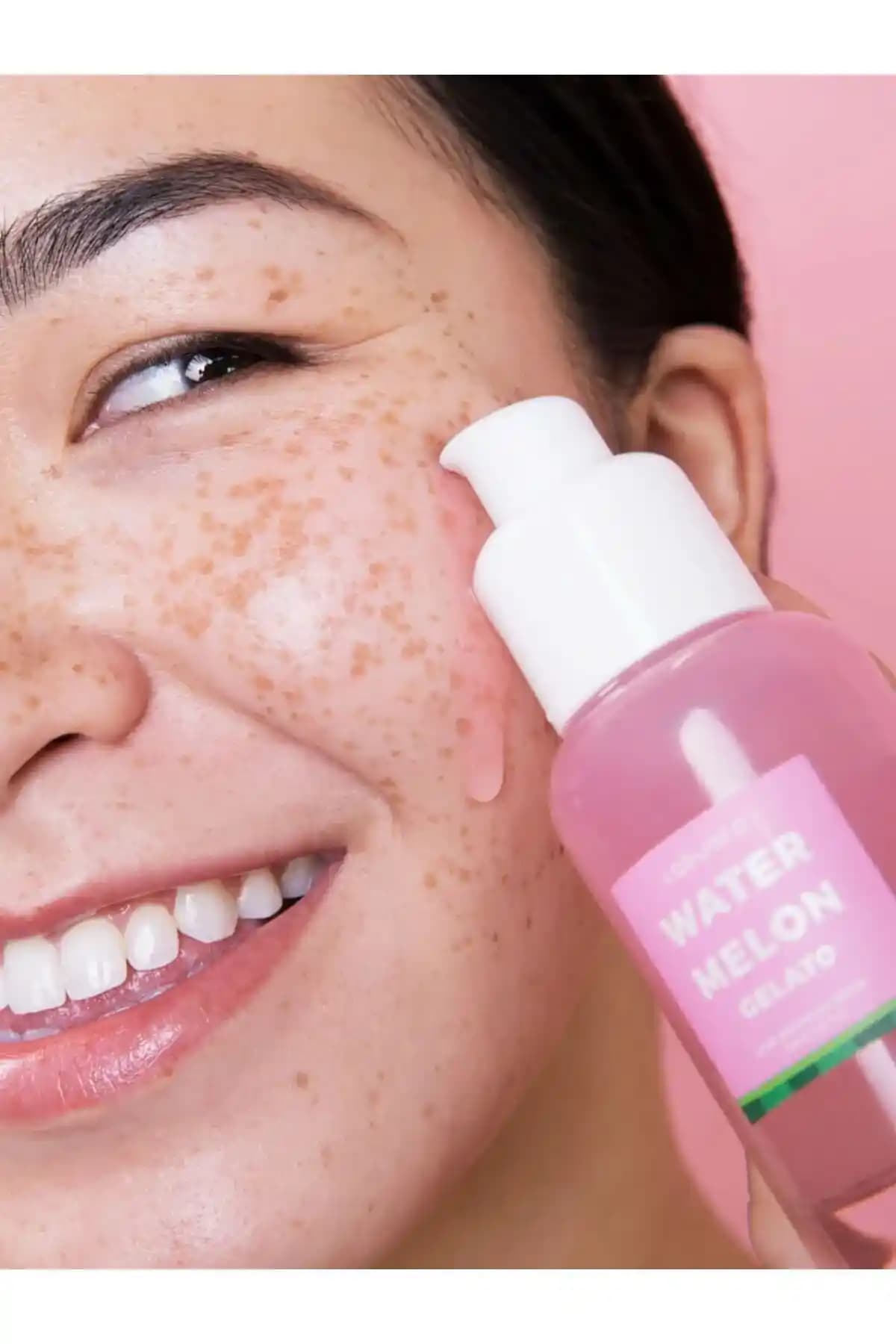 Cilt Parlaklığını Artıran Serumlar: Doğru Seçim ve Kullanım İpuçları