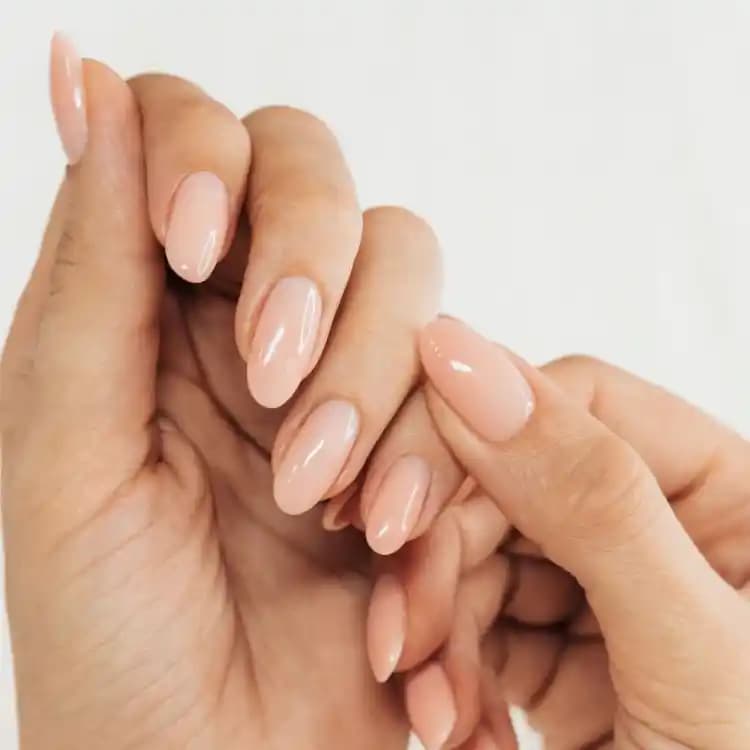 Dayanıklı Protez Oje ile Uzun Süre Kalıcı ve Şık Tırnak Tasarımları