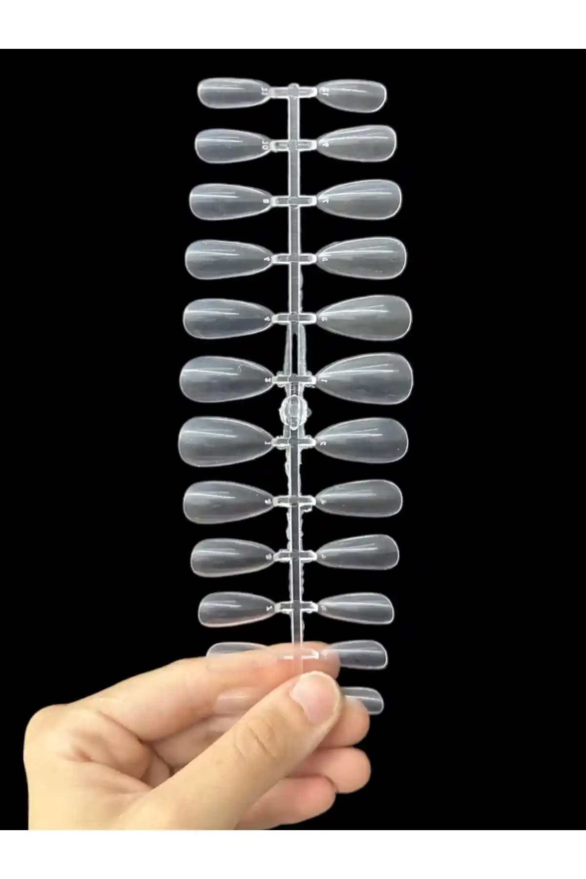 Dayanıklı Tırnak Tipsleri: Güç ve Estetiği Birleştiren Modern Tırnak Bakım Çözümleri