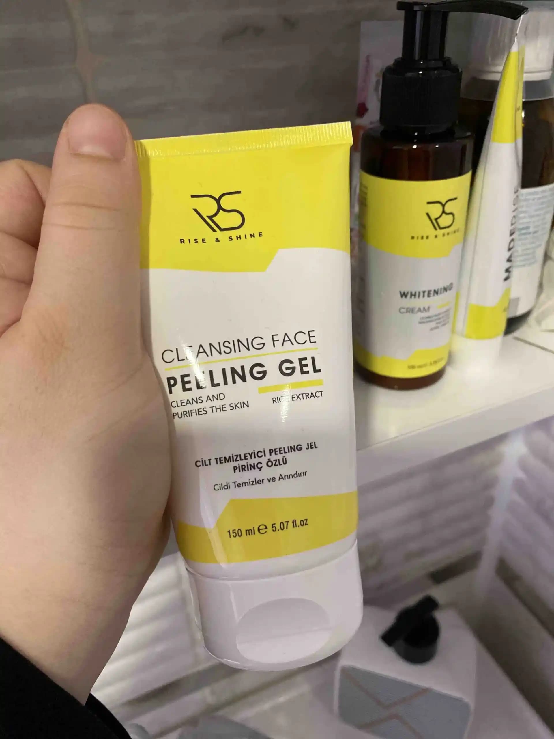 Doğal Cilt Peeling ve Bakım Yöntemleri: Evde Uygulanabilir Doğal Çözümler
