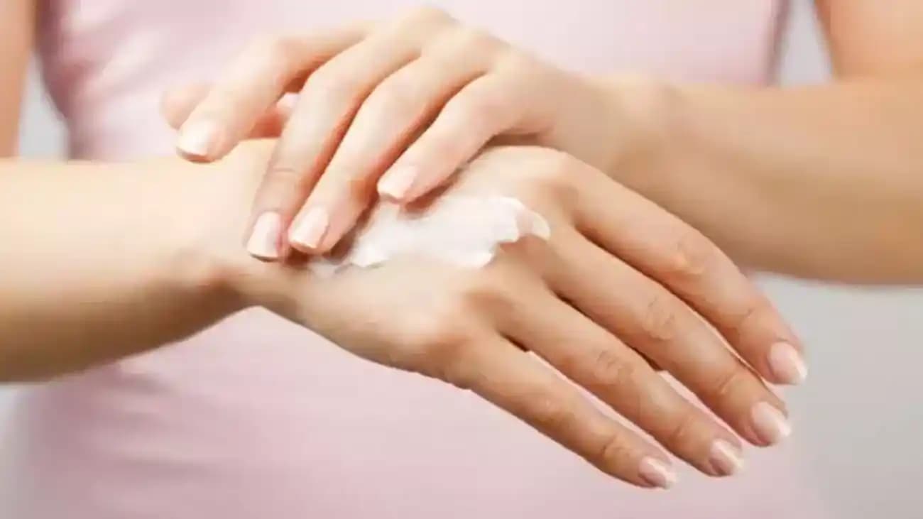 Doğal El Kremi Kullanımı ve Güzellik Sırları: Sağlıklı ve Parlak Eller İçin Rehber