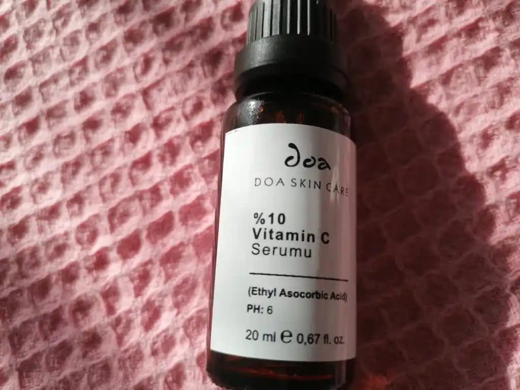 Doğal Etkili Güzellik Serumu ile Sağlıklı ve Parlak Cilt Bakımı Rehberi