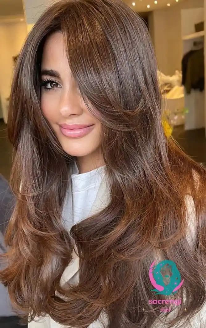 Doğal Görünümlü Kahve Saç Rengi: Günlük Bakım ve Stil İpuçları