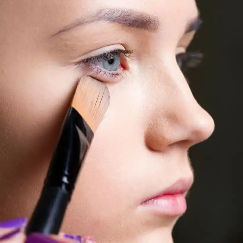 Doğal Kontür Makyajı ile Yüz Hatlarınızı Vurgulama Yöntemleri ve Ürün Seçenekleri