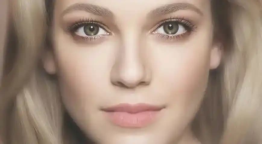 Doğal Makyajda Kapüşonlu Gözler ve Belirgin Görünüm İçin Temel İpuçları ve Teknikler