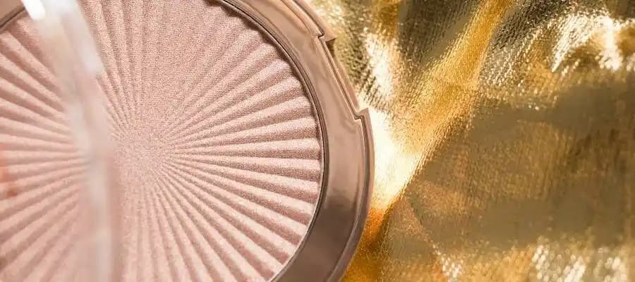 Doğal Parlak Highlighter Kullanımı ve Uygulama Teknikleri ile Sağlıklı Işıltı Elde Etme
