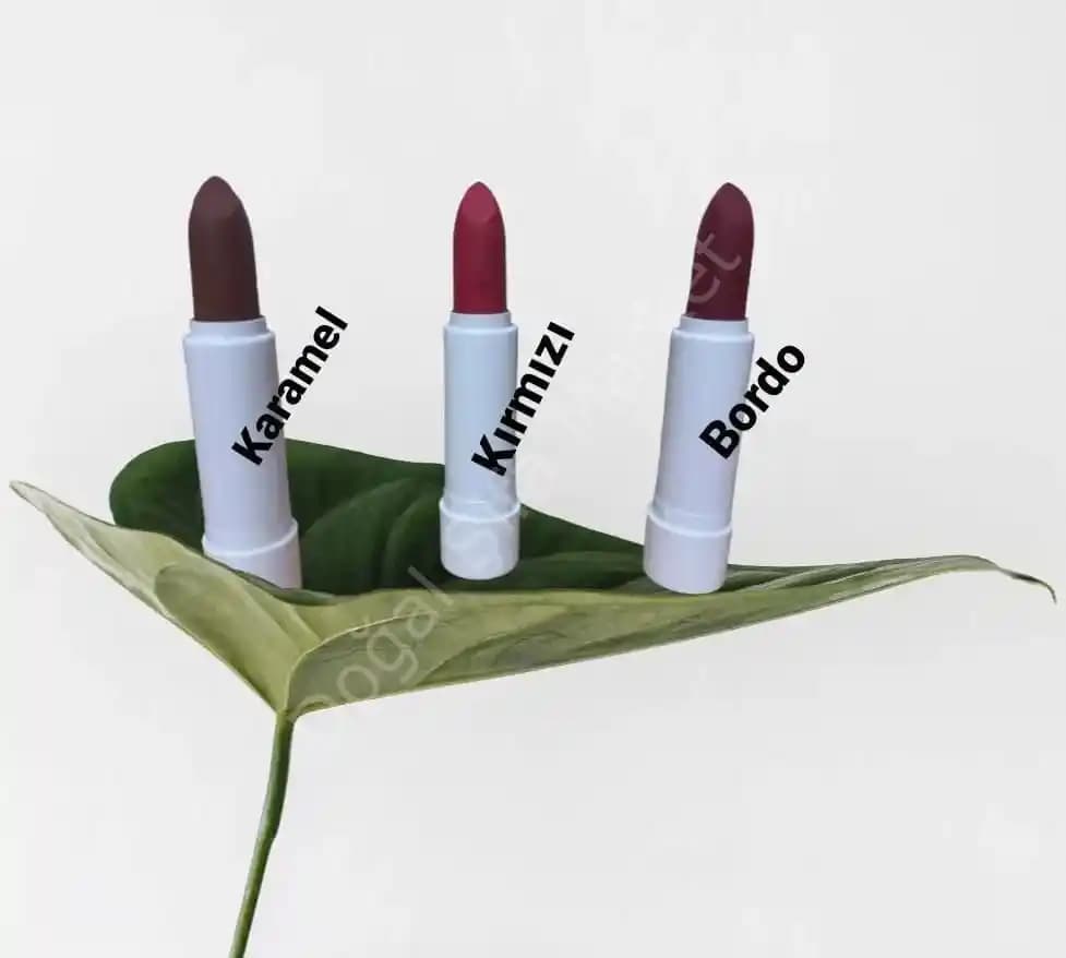 Doğal Parlaklık Rujları ile Günlük Dudak Bakımı ve Sağlıklı Görünüm