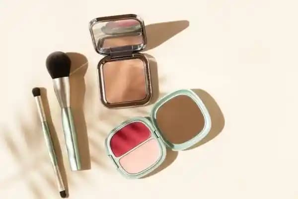 Doğal Parlaklık ve Hacim Sağlayan Makyaj Ürünleri ve Uygulama İpuçları