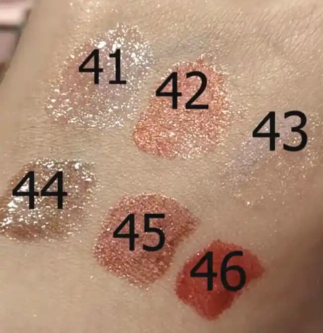 Enchanting Rosewood Dudak Parlatıcıları: Doğal ve Sıcak Tonlarla Güzellikte Fark Yaratın