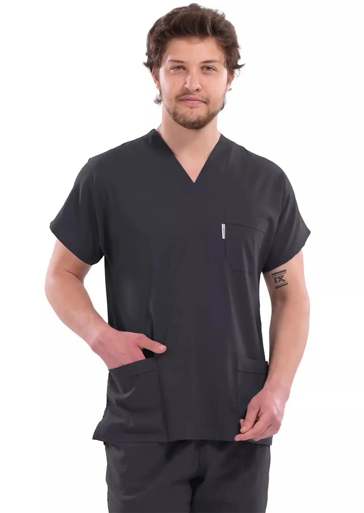 Erkek Doktor Forması Seçiminde Yüksek Dayanıklılık ve Fonksiyonellik Özellikleri