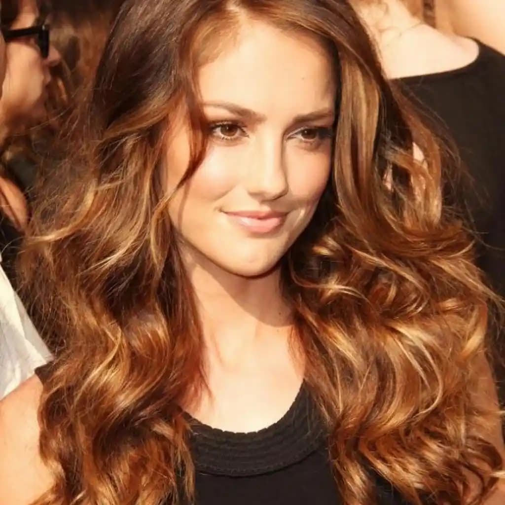 Erkekler İçin Kestane Rengi Saç: Doğallık ve Şıklığın Temsilcisi