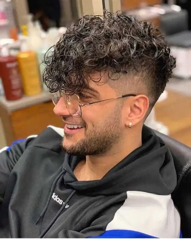 Erkekler İçin Kestane Saç Renginin Doğal Çekiciliği ve Bakım İpuçları