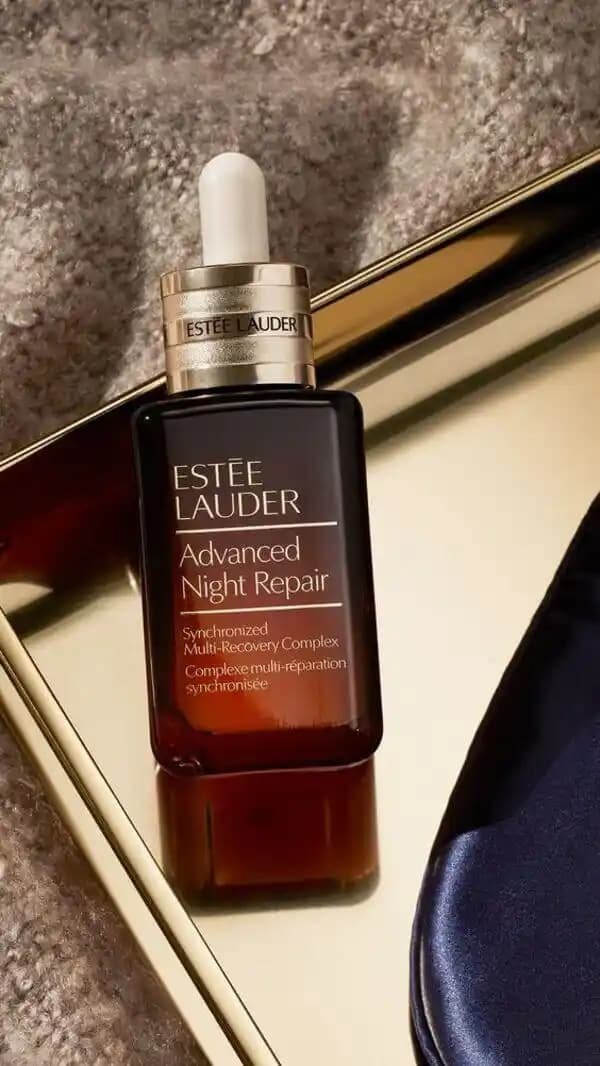 Estée Lauder Genç ve Sağlıklı Cilt Serumu Hakkında Detaylar ve Kullanım İpuçları