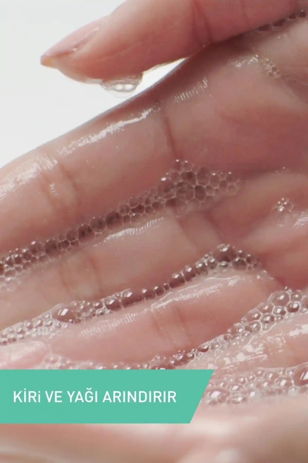 Foam Cleanser Kullanımı ve Cilt Bakımındaki Rolü Hakkında Detaylı Bilgi