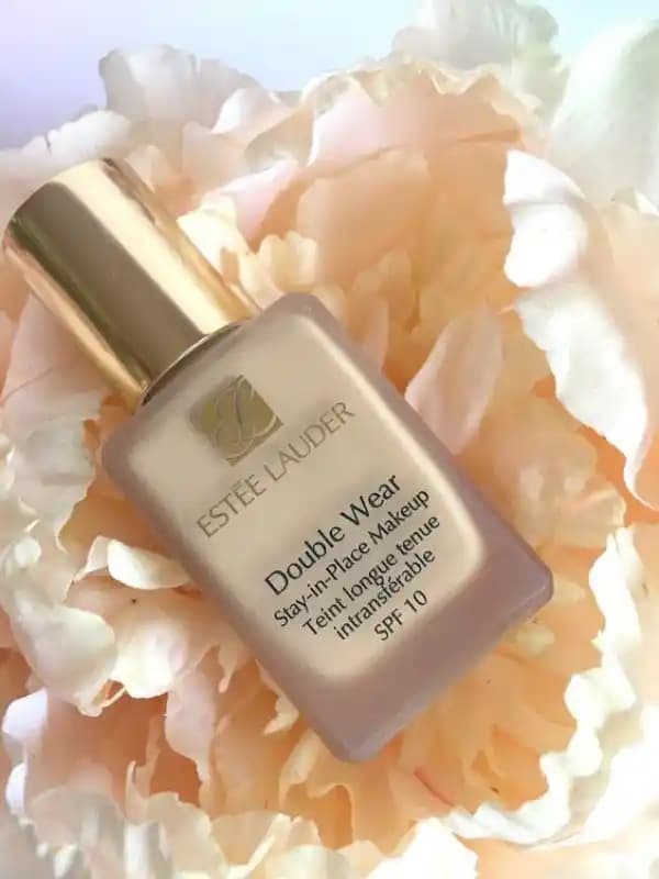 Fondöten Seçiminde Uzman Tavsiyeleri: Estee Lauder ve MAC Üzerine Derinlemesine Bir Bakış