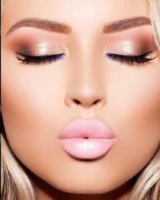 Golden Beige Makyaj Renkleri: Doğal ve Şık Bir Güzellik Yansıması