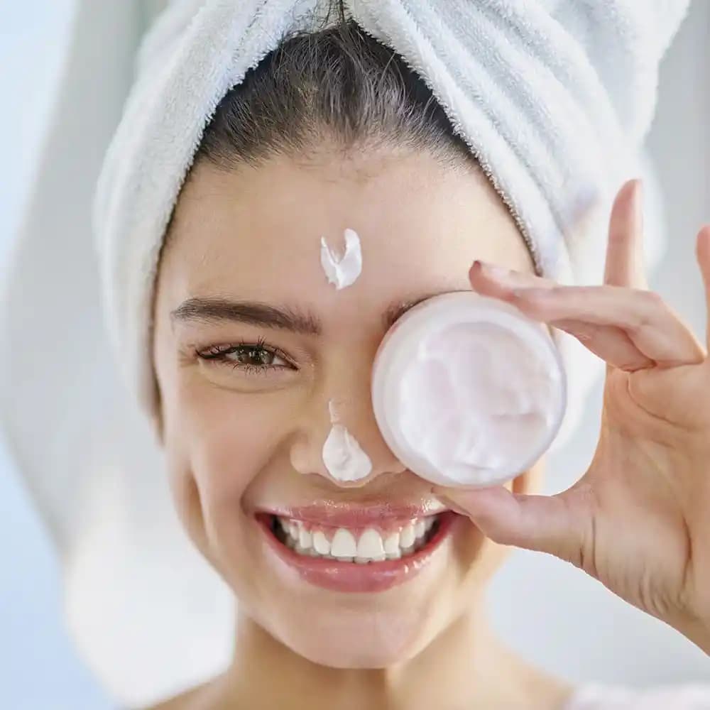 Göz Altı Kuru Ciltler İçin Etkili Bakım Yöntemleri ve Ürün Tavsiyeleri