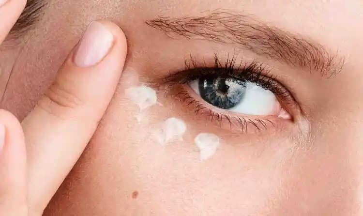 Göz Çevresi Egzaması: Belirtiler, Nedenler ve Etkili Bakım Yöntemleri