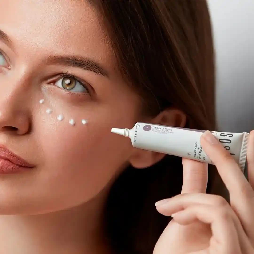 Göz Çevresi Kırışıklıklarını Önleyen Bilimsel Temelli Kremler ve Kullanım İpuçları