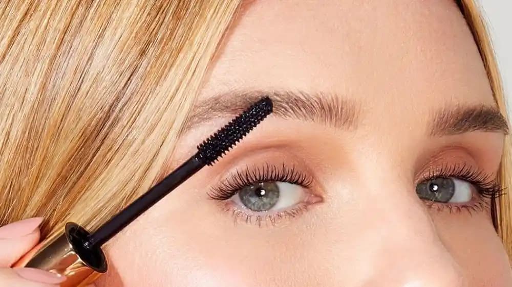 Göz Makyajında Yeni Dönem Maskara Trendleri ve Teknolojik Gelişmeler