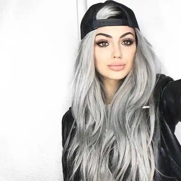 Gri Saç Renk Değişimi ve Bakım Önerileri: Sağlıklı ve Parlak Görünüm İçin İpuçları