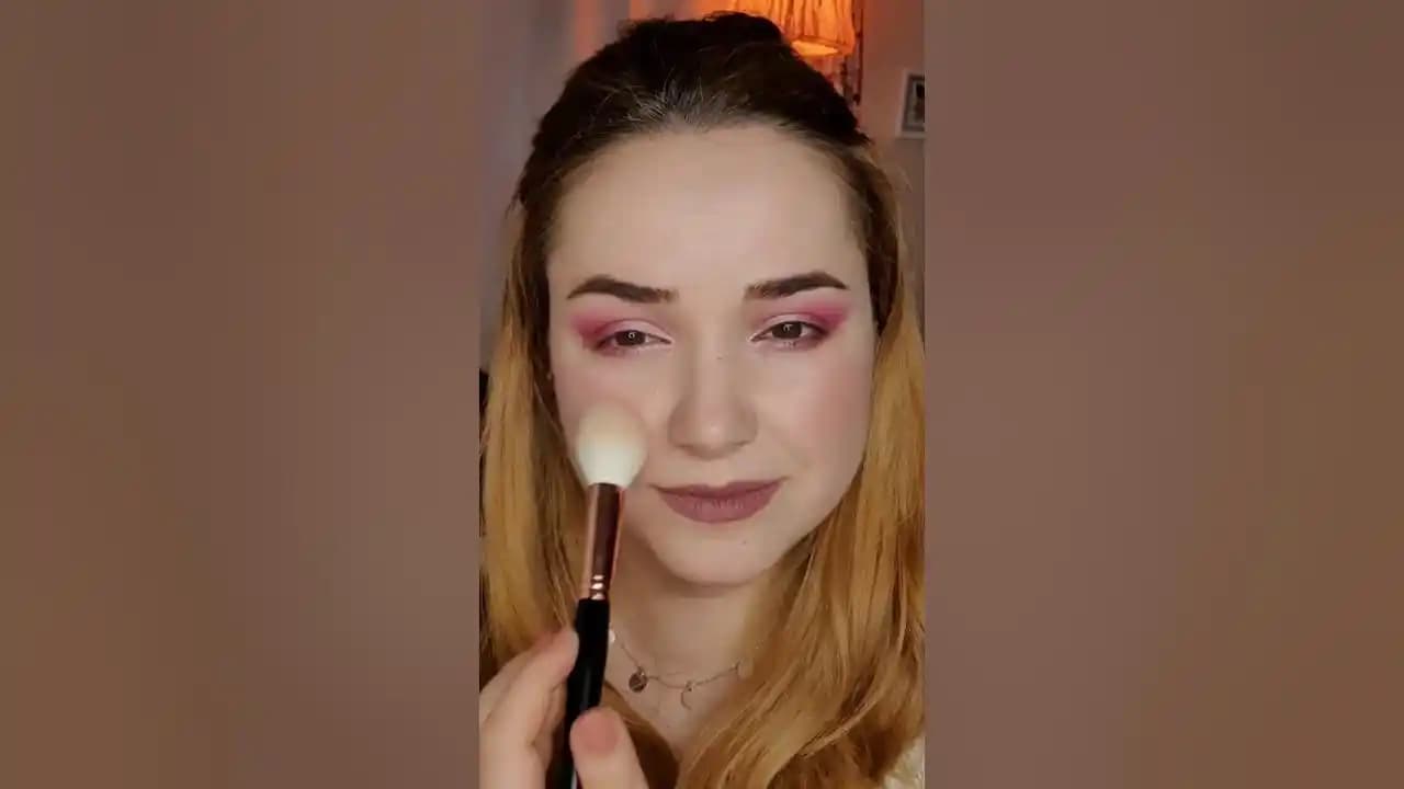 Günümüzde Makyaj Alışkanlıkları ve Trendler: Modern Güzellik Yaklaşımları ve Teknolojik İnovasyonlar