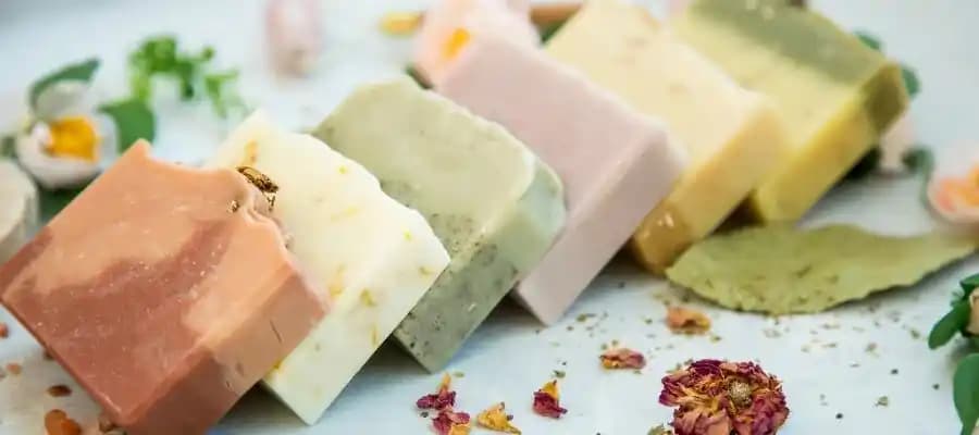 Güvenilir ve Doğal Sabunlar ile Sağlıklı Cilt Bakımı Yöntemleri ve Ürün Seçimi