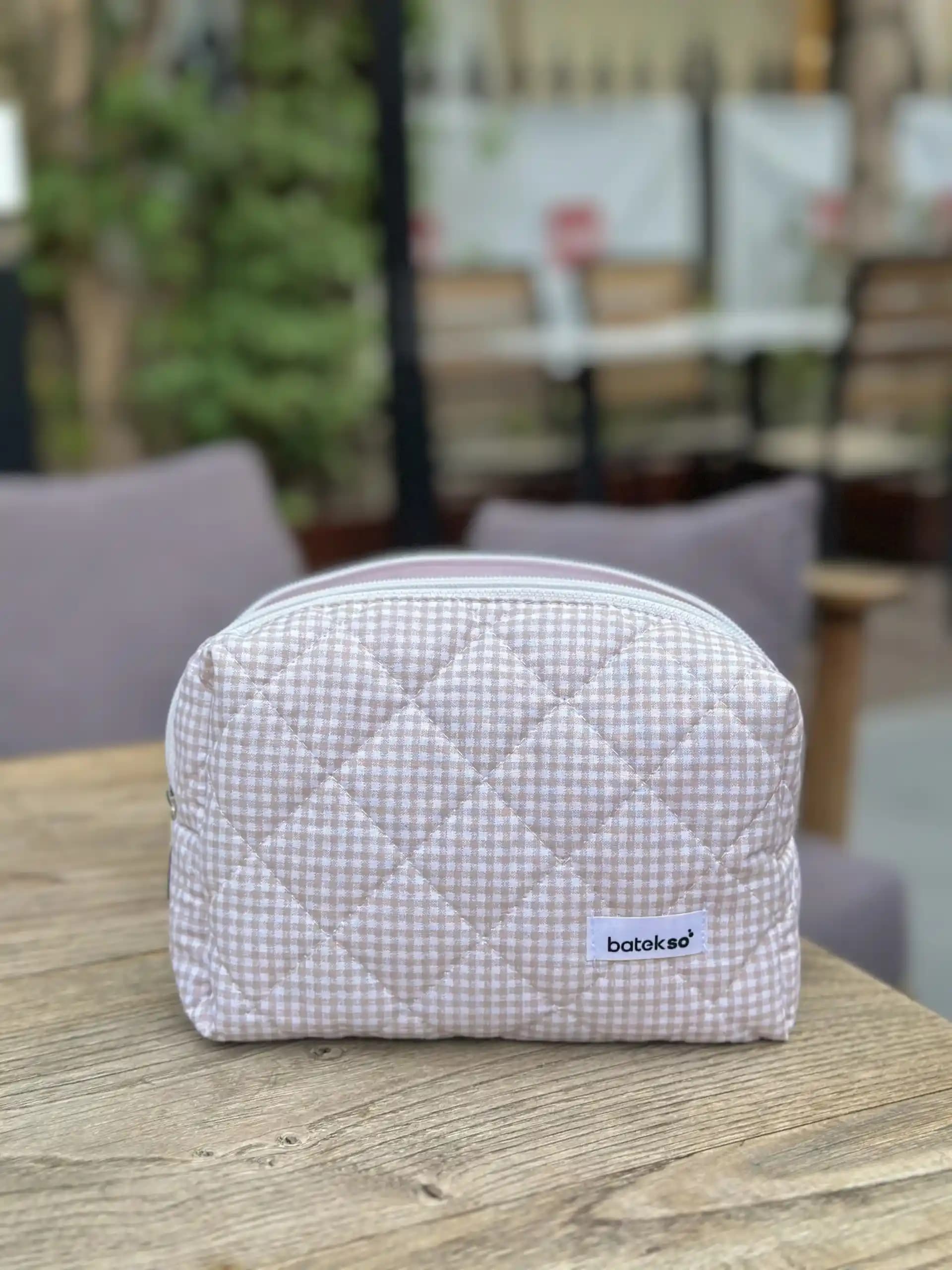 İşlevsel Bej Makyaj Çantası Büyük Boy: Pratik ve Şık Kozmetik Saklama Çözümü