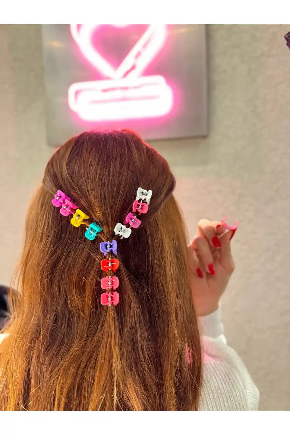 İşlevsel Saç Mandalları ve Sıkı Tutma Özelliği ile Günlük Saç Bakımı