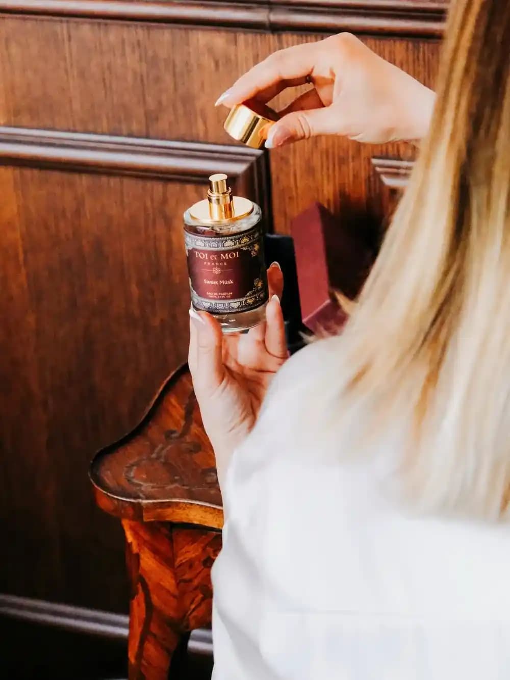 Kadın Parfüm Seçimi ve Kullanım İpuçları: Kendinizi Yansıtan Kokuları Keşfedin