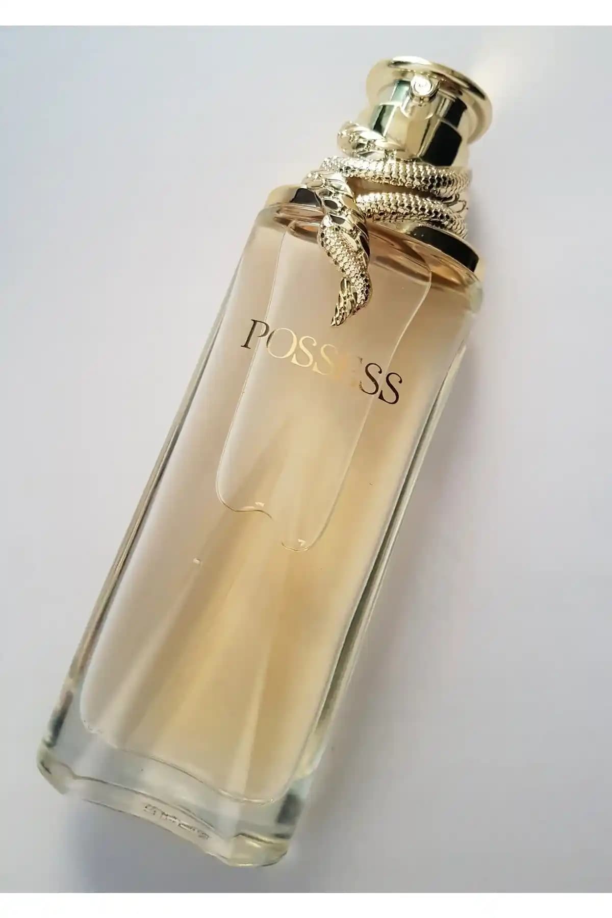 Kadın Parfümlerinde İkonik ve Çekici Kokuların Özellikleri ve Seçim Rehberi