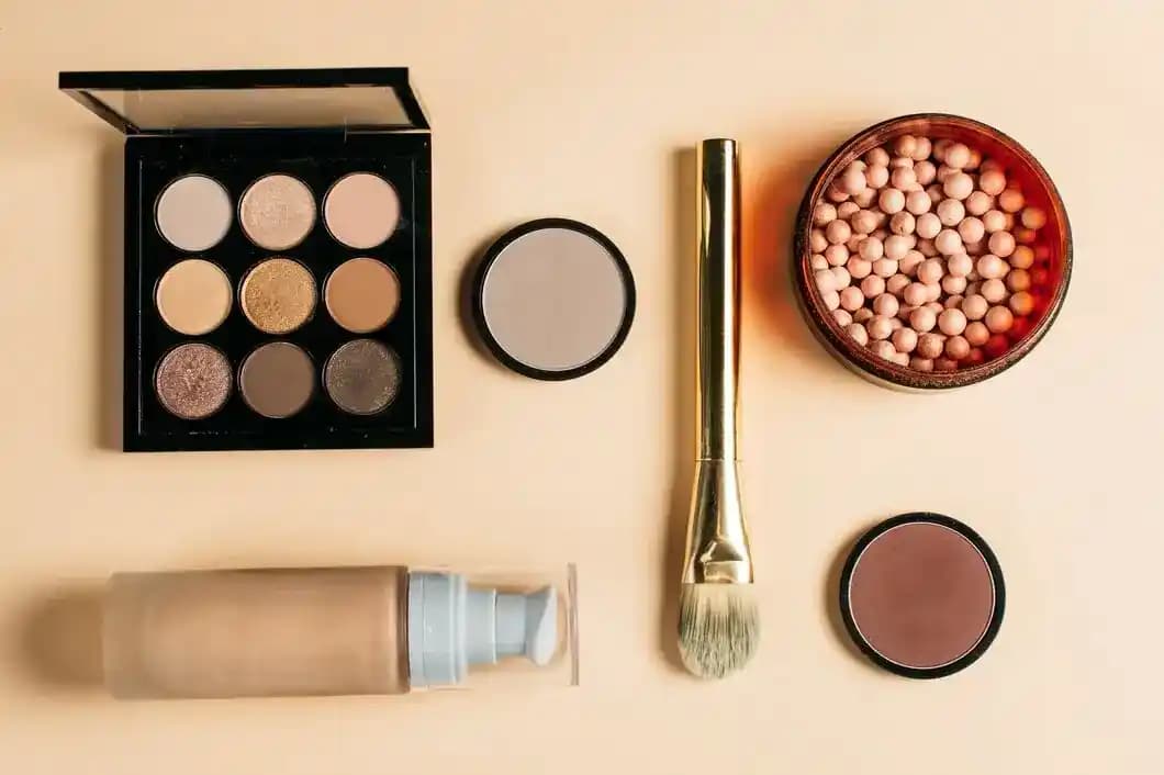 Kahve Tonlarının Kozmetikteki Önemi ve Kullanım Alanları Analizi