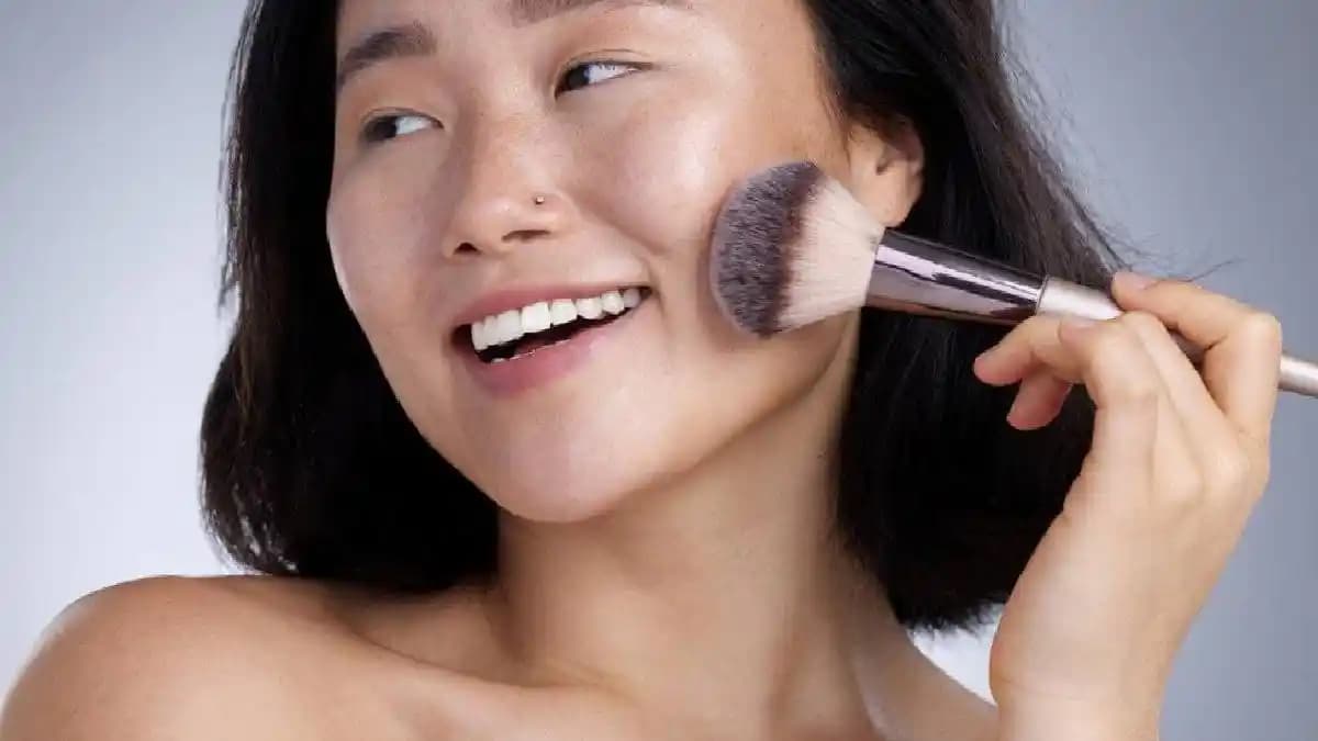 Kalıcı Makyaj İçin Etkili Yöntemler ve Ürün Seçenekleri Rehberi